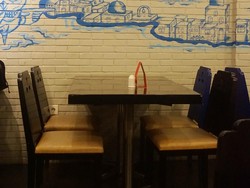 Santap Hidangan Mediterania di Rumah Yunani Gyros Alley, Melawai