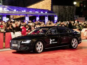 Aktor Ini Merasakan Disetiri oleh Mobil Otonom Audi A8