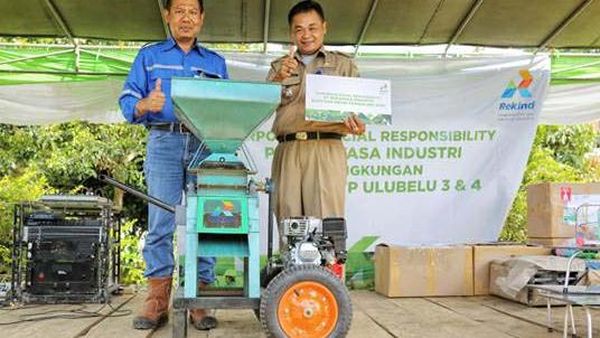 Rekind Serahkan Bantuan untuk Warga Ulubelu