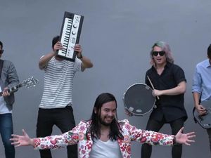 Meski Punya Teman Manggung Baru, JMono Tetap Pegang Kendali Neurotic