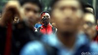 Puluhan Buruh Demo di Polda Metro Jaya