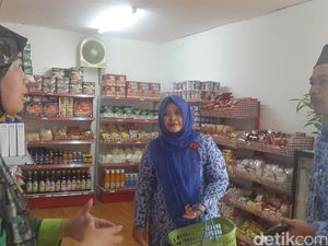 Belanja di Minimart Ini Bisa Dibayar dengan Sampah Loh!