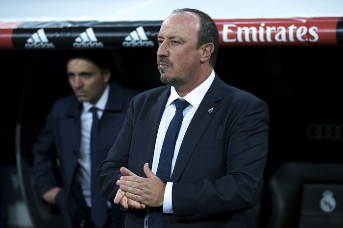 MADRID, SPAIN - NOVEMBER 21:  Rafael Benitez of Real Madrid CF rubs his hands prior to start the La Liga match between Real Madrid CF and FC Barcelona at Estadio Santiago Bernabeu on November 21, 2015 in Madrid, Spain.  (Photo by Gonzalo Arroyo Moreno/Getty Images)