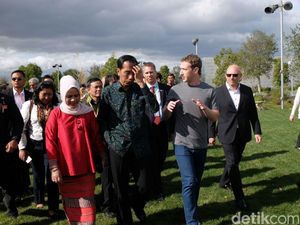 Jokowi Sodorkan Program USD 130 Miliar ke Mark Zuckerberg