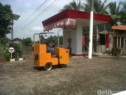 Kreatif! Pria Lulusan SD Asal Cilacap Ini Ciptakan Alat Berat Mini