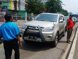Tips Agar Mobil Tidak Mogok di Jalan Akibat Kehabisan Bensin