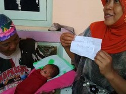 Bayi Mungil Dibuang di Teras Rumah Warga dengan Sepucuk Surat
