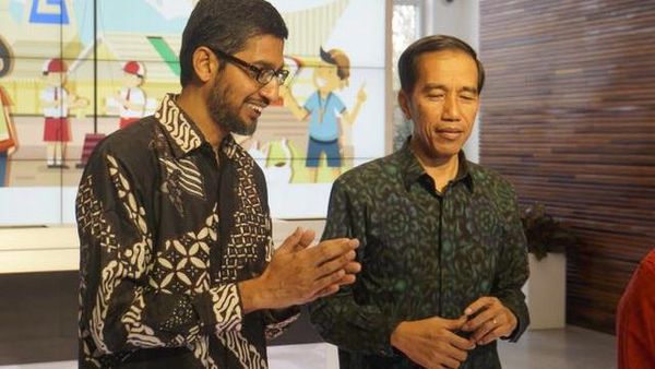 Momen Sundar Pichai Berbatik dan Sambut Jokowi