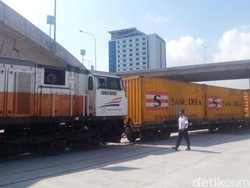 Rizal Ramli Pantau Uji Coba Kereta Barang Pelabuhan Priok