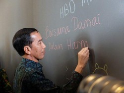 Jokowi: Di KTT ASEAN Kepala Negara Bergandengan, Tapi Bagi Saya Mereka Kompetitor
