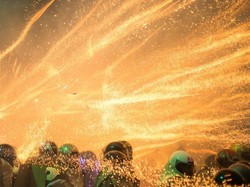 Mungkin Ini Pesta Kembang Api Paling Mengerikan di Dunia