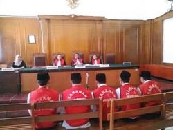 Sidang Kasus Pembunuhan Salim Kancil Gunakan Dua Ruangan