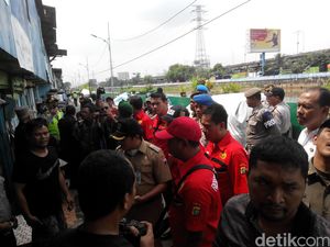 Pemkot Jakut Berikan SP1 ke Warga Kalijodo, Ratusan Aparat Keamanan Mengawal