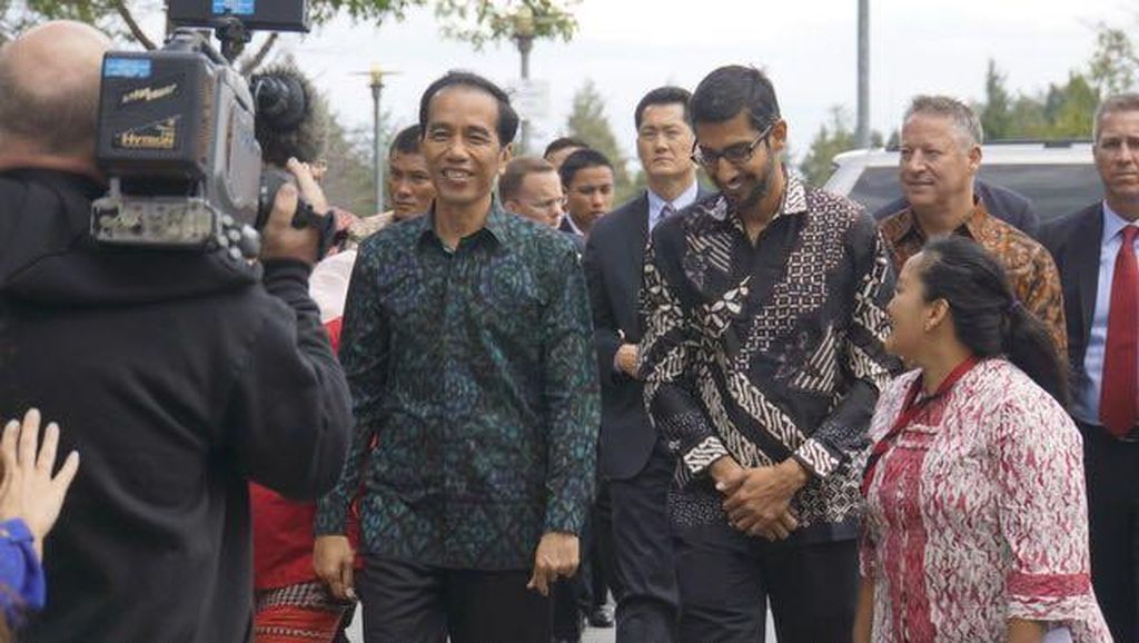 Jokowi dan CEO Google Kompak Berbaju Batik