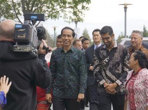 Jokowi dan CEO Google Kompak Berbaju Batik Jokowi dan CEO Google Kompak Berbaju Batik