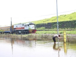 Raya Porong Dibuka, Jalur Rel Kereta Masih Diperbaiki
