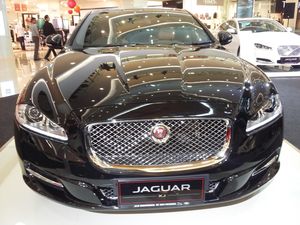 Naik Garuda ke Amsterdam, London dan Jeddah, Diantar ke Bandara Naik Jaguar dan Range Rover