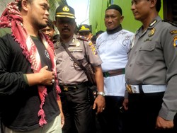 Ketua Ponpes Waria di Bantul: Tidak Ada Fiqih Waria, Kami Beribadah yang Sama