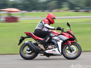 Perang Motor Sport 150 cc, Mana yang Terlaris?