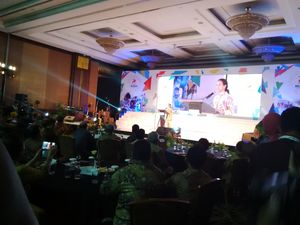 Rini Soemarno Minta BUMN Bantu Renovasi Rumah Veteran
