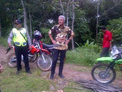 Gubernur Ganjar Naik Motor Trail Blusukan di Jalan Tembus Banjarnegara-Kebumen