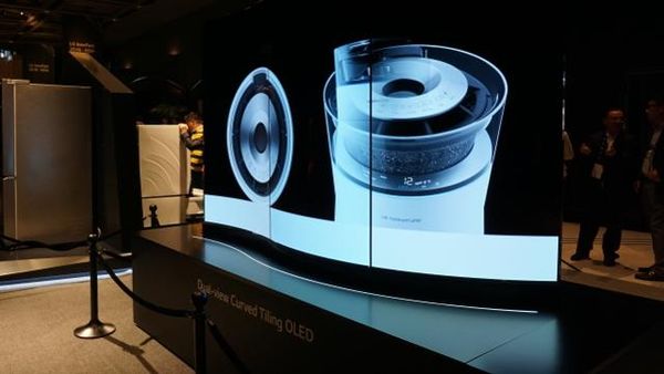 Lekukan Menawan Display 2 Wajah LG