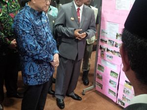 Beri Bantuan untuk Banjir Lima Puluh Kota, Irman Gusman Ajak Warga Segera Bangkit