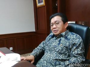 Muliaman Hadad Raih Penghargaan Global Good Governance dari Cambridge