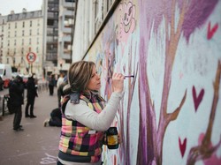 Wall of Love, Grafiti Perdamaian di Paris