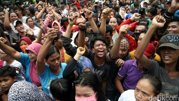 Ratusan Warga Kalijodo Demo ke DPRD