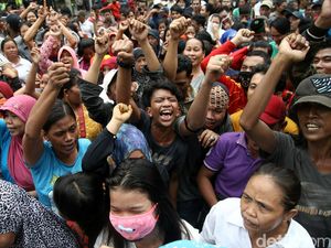 Ratusan Warga Kalijodo Demo ke DPRD