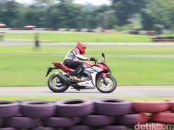 Bermanuver dengan All New Honda CBR150R