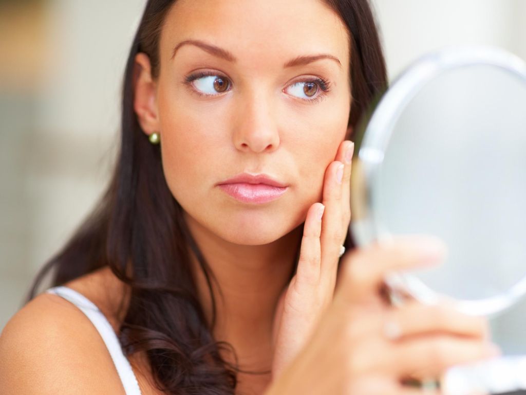 7 Serum untuk Menghilang Bekas Jerawat Sekaligus Mencerahkan Wajah 7 Serum untuk Menghilang Bekas Jerawat Sekaligus Mencerahkan Wajah