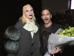 Penampakan Marc Jacobs Perban Seluruh Wajah Hingga Kepala, Ngaku Facelift