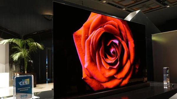 LG Pamer TV OLED Setipis Kartu Kredit