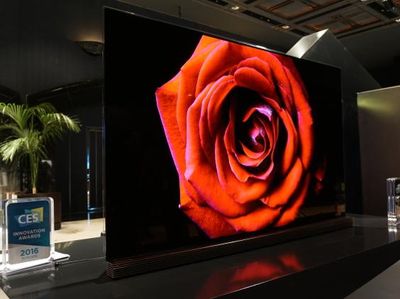 LG Pamer TV OLED Setipis Kartu Kredit