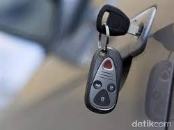 Menunggu Penggantian Remote Mobil