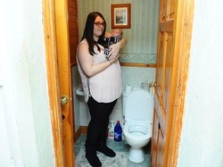 Wanita Ini Melahirkan di Toilet Pasca Kehamilannya Dikira Konstipasi