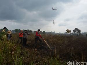 Lahan Gambut Terbakar di Dumai, TNI Kerahkan Heli untuk Water Bombing Lahan Gambut Terbakar di Dumai, TNI Kerahkan Heli untuk Water Bombing