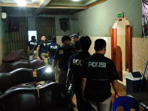 Hasil Sementara Operasi Pekat di Kalijodo, Puluhan Botol Miras Ditemukan