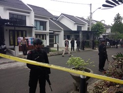 Polisi Jaga Ketat Rumah Terduga Teroris di Malang