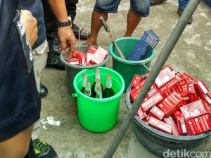 Penemuan di Kafe Kalijodo Mulai dari 2 Ember Kondom hingga Poster Bugil