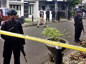 Pasca Bom Thamrin, Densus 88 Telah Tangkap 40 Teroris Pasca Bom Thamrin, Densus 88 Telah Tangkap 40 Teroris