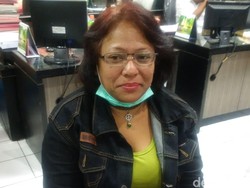 Wanita ini Berkomplot Bobol Kartu Kredit Curian Lewat Mesin EDC di Salonnya