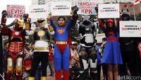 Aksi Superhero Tolak Revisi UU KPK