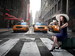 Mengira Taksi, Pengedar Ganja Malah Naik Mobil Polisi