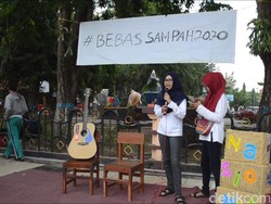 Peringati Hari Sampah, Warga Lamongan Pungut Sampah dan Gelar Cap Tangan