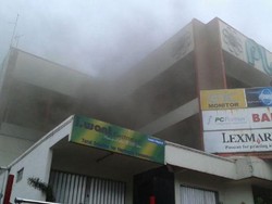 Kebakaran Jaya Plaza Kosambi Berhasil Dipadamkan Setelah 11 Jam