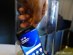 Tahan Air, Bagaimana Jika Galaxy S7 Rusak Saat Nyemplung?