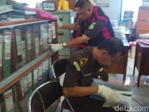 Kejari Sidoarjo Obok-obok Kantor PDAM Cari Bukti Korupsi Rp 8,6 M